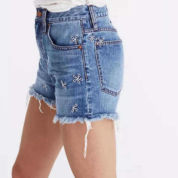 Madewell The Perfect Jean Short: Daisy Embroidered - Picture 2 of 4